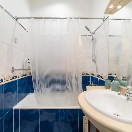 Гостевой дом Your New In - Ac And Fast Wi-fi 4*